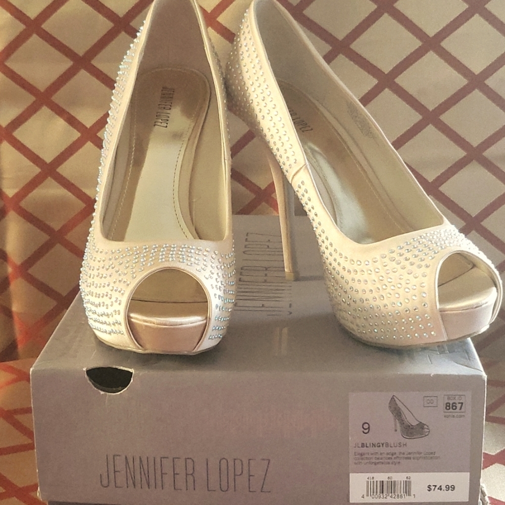Jennifer Lopez Pumps - Picture 7 of 7